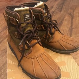 BARLEY worn Ugg boots!